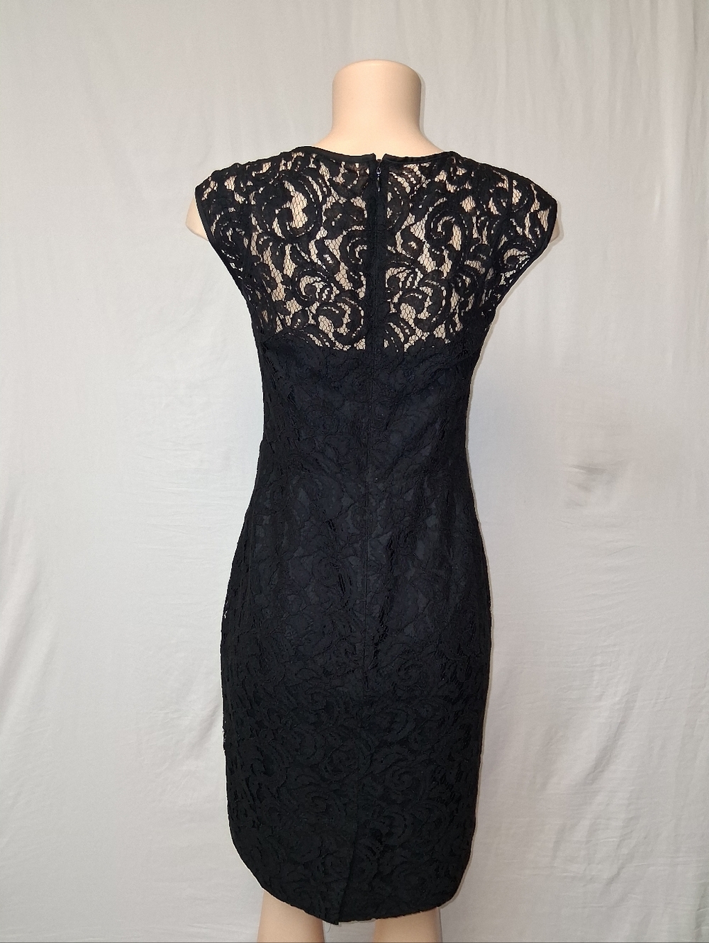 Banana Republic Black Lace Midi Dress with Cap Sleeves Size 6 Petite - Picture 14 of 17
